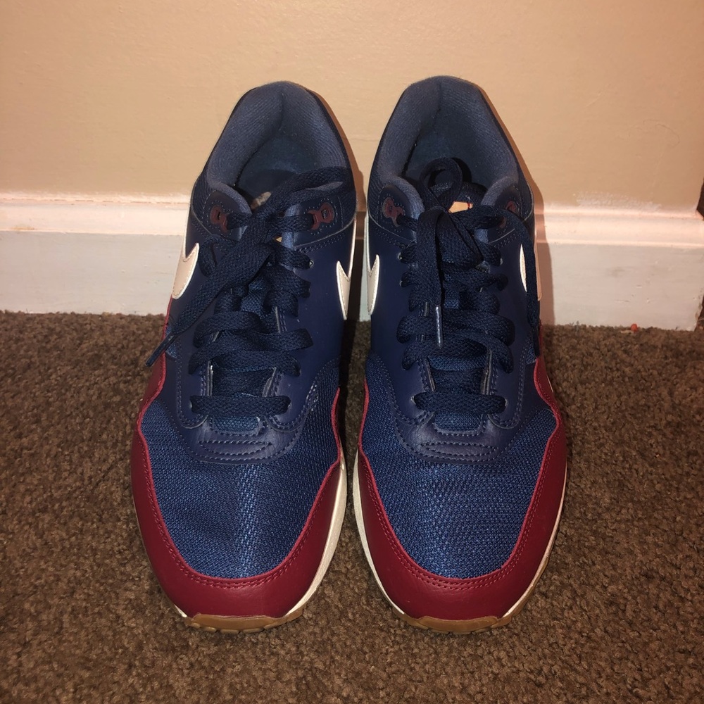 Nike - Picture 2 of 2